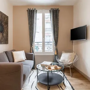 Family In Appartement Paris